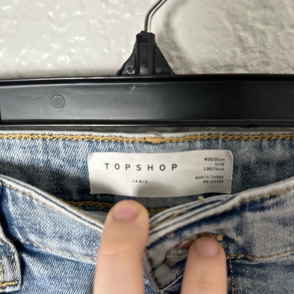 Topshop Jamie High Waisted Skinny Light Blue Fade Jean with Chew Hem - Picture 4 of 6